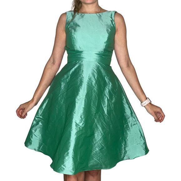 Alfred Sung Bridesmaids by Dessy D682 in Fresh - Picture 4 of 8